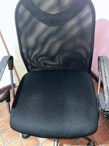 Cadeira de Escritório Giratória Ergonômica com Tela Mesh - Preta