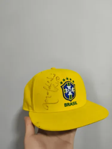 Boné Nike Oficial da Seleção Brasileira Autografado por Ronaldinho Gaúcho - Posso provar!