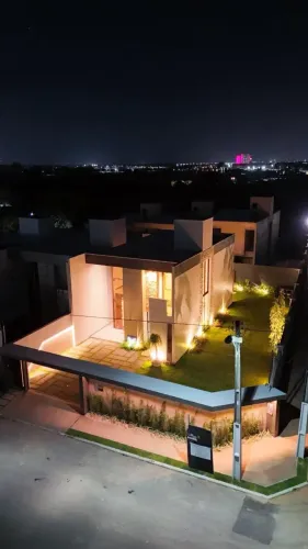 LINDA MANSÃO DE ESQUINA COM 4 SUITES MOBILIADA COM JACUZZI DE ALTO PADRÃO