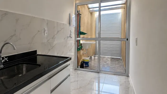 APARTAMENTO TÉRREO ESPAÇOSO DE 55M², 2 DORMITÓRIOS SENDO 1 SUÍTE NA VILA PERRACINI