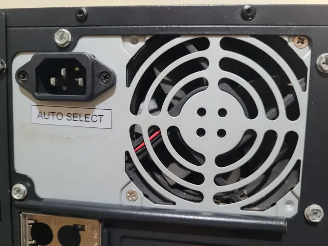 Fonte ATX 250W Real FSP Group BRZ250 Bivolt Automático (Auto Select)