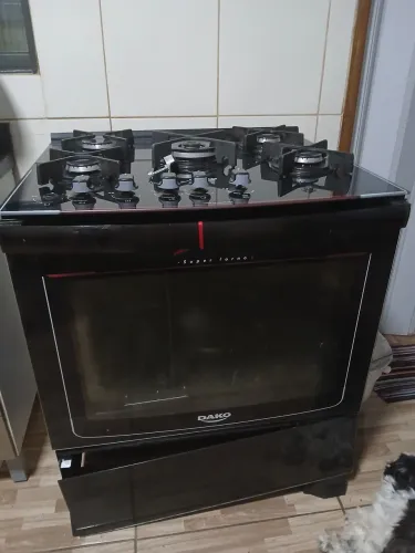 Fogão 5 bocas precisa arrumar o fogão ta novinho pouco tempo de uso