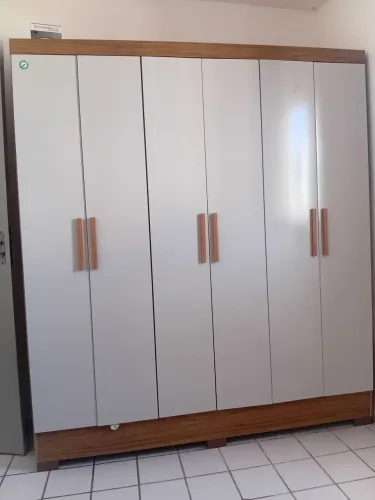 Guarda roupa 6 portas