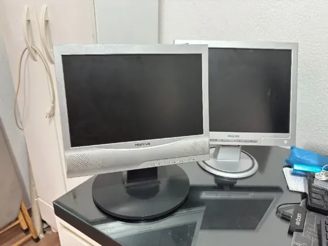 2 Monitores LCD Philips 15" e Positivo 14" - Ótimo Estado