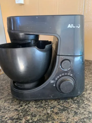 Vendo batedeira arno 