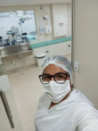 Cuidadora idosos acamados e hospitalizado