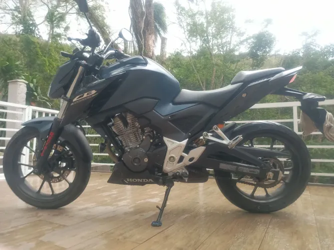 Vendo Twister 300 ou troco por carro, dou volta.