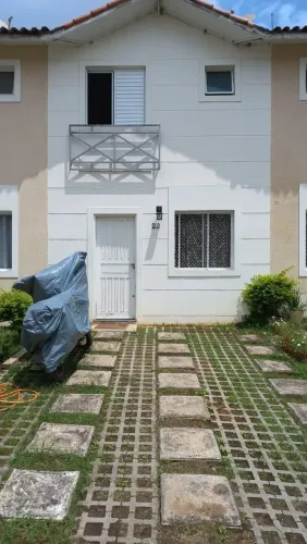 Casa à venda em condomínio na Estrada Normandia - Cotia - SP