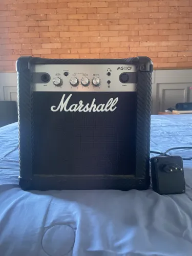 Amplificador Marshall Mg10cf