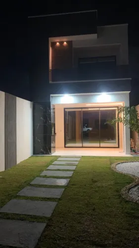Casa duplex com três suítes no Eusébio - 136m²