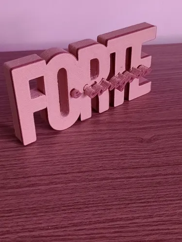 Letreiro Decoração para Casa ou Escritório Forte e Corajosa Artesanal Pintado a Mão
