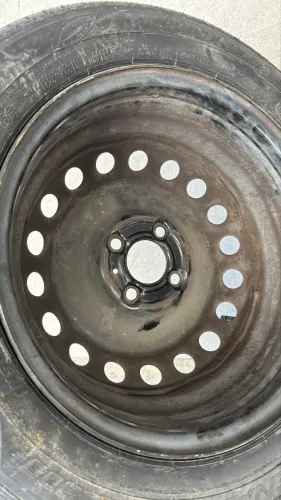 Roda 15 com pneu Dunlop 185/60/15