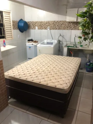 Cama box de casal nova (tamanho padrão) 