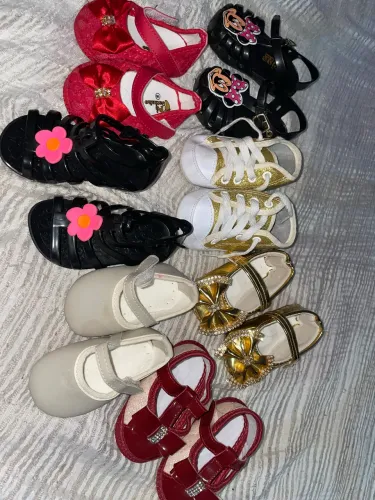 Lote de sapato de bebê menina
