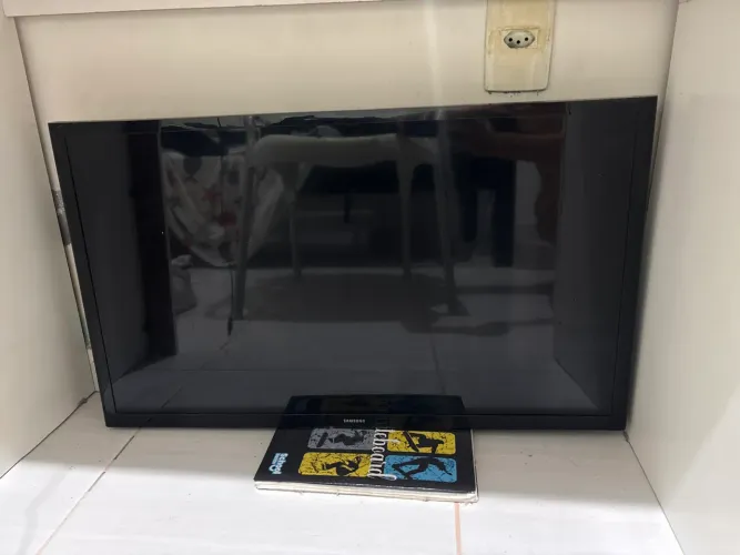 Tv Samsung tela quebrada modelo UN32J4000AG