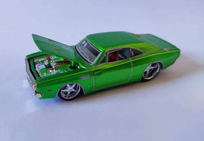 Miniatura Maisto Premium 1.64