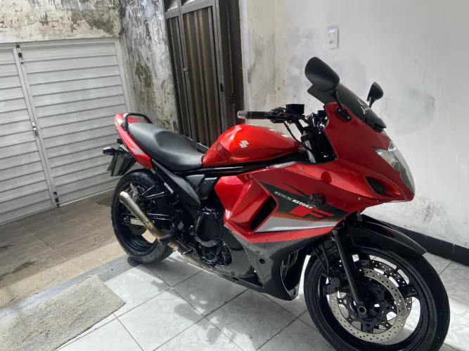 Vendo ou troco essa linda moto muito nova