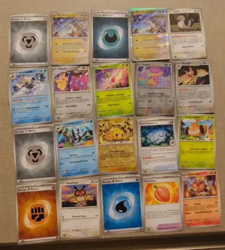 28 cartas Pokémon