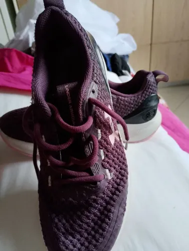 Tenis feminino under Amour tamanho 35