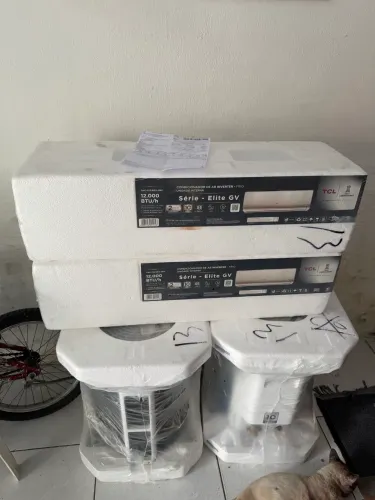 Ar TCL 12000 btus inveter elite lacrados 1 ano de garantia.