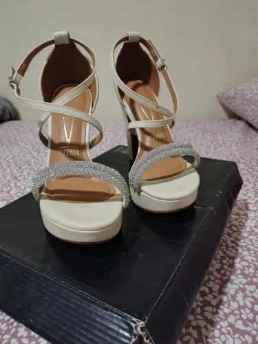 Vendo sandália Vizzano número 34