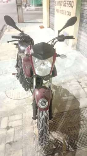 VENDO MOTO DEVENDO 1000$