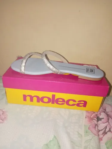 Vendo Rasteirinha da moleca e outras duas sandálias tudo novo