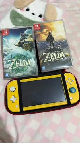 Nintendo Switch LITE (Amarelo) + DOIS jogos