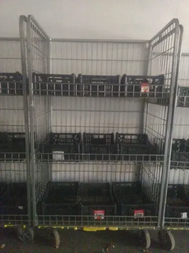 gôndola com 3 plateleira com rodinha em ZAP *