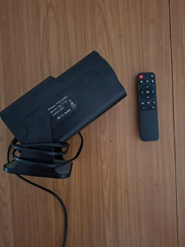 Projetor LCD Full HD 120Hz e Áudio integrado 