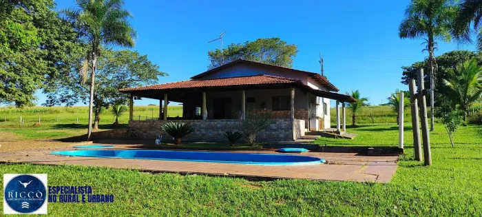 Chácara à Venda em Trindade  GO | 2 Alqueires | Piscina | Casas