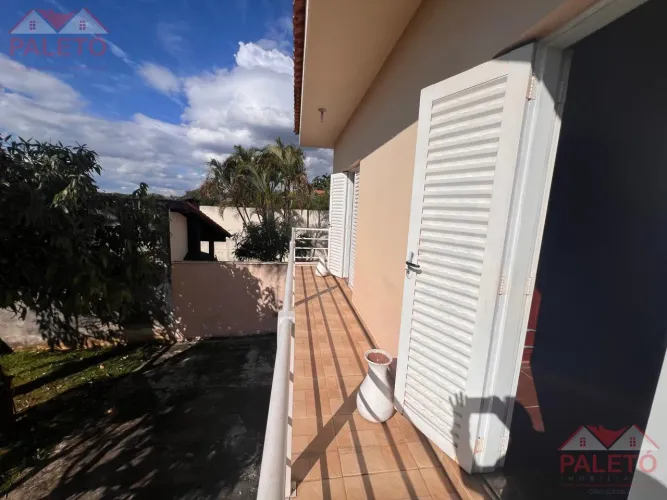 Casa a venda na cidade de Porangaba interior de SP, excelente localização