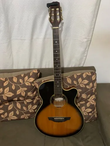 Vende-se violão