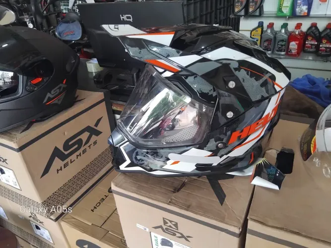 Capacete helt com 6 meses de uso