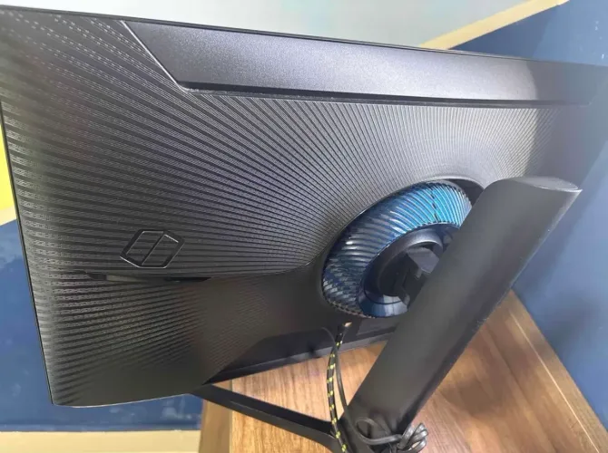 Monitor Gamer SAMSUNG Odyssey 27", FHD, 165Hz | Série G32, 1ms, HDMI, DP, Freesync