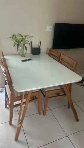 Vendo Mesa Madeira com 4 cadeiras