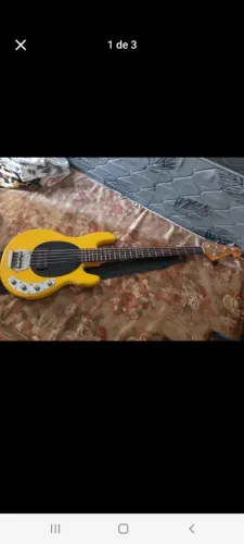 Vendo baixo 5 cordas tagima, valor 900 reais.