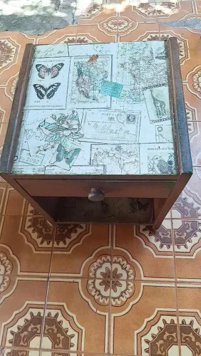 Mesinha de cabeceira