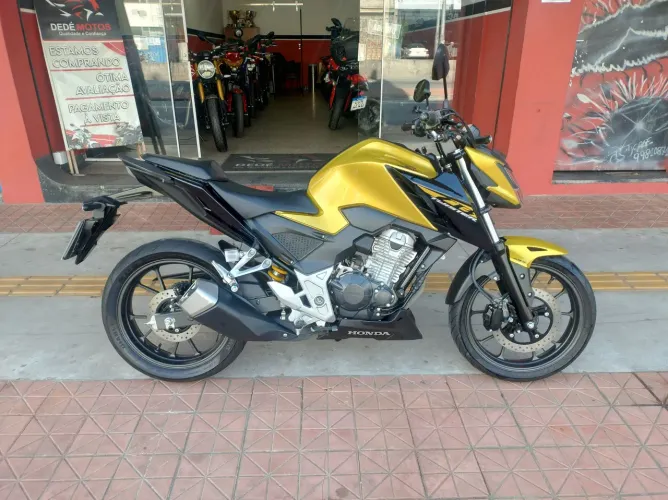 Honda/CB Twister 300 ABS Apenas 2900 km