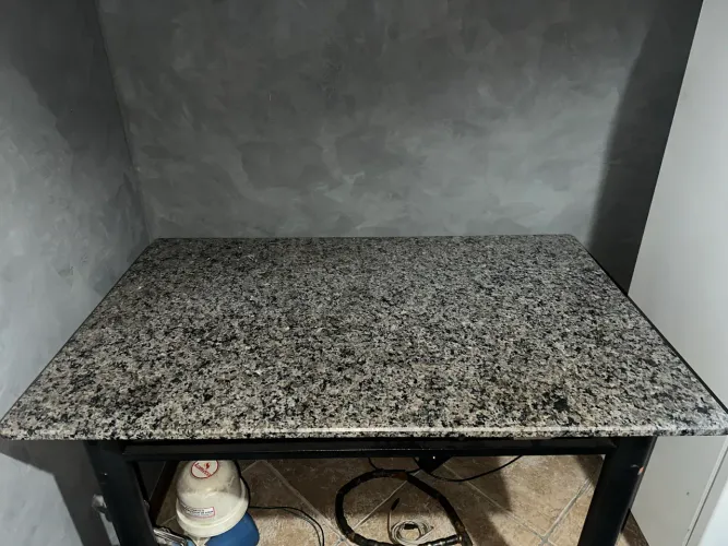 Mesa de granito em excelente estado 