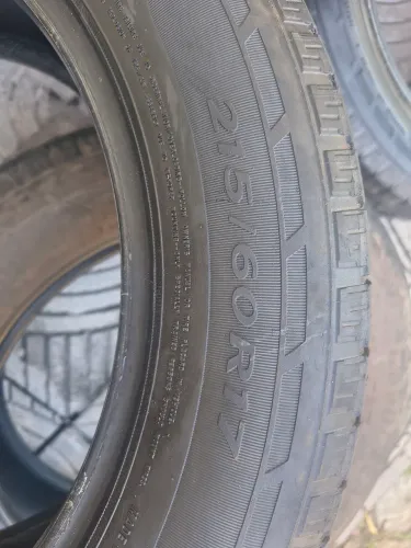 04 Pneus 215/60/17 usados originais do Creta