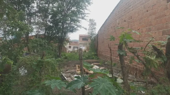 Terreno 5x20 Cohab - Bezerros - PE