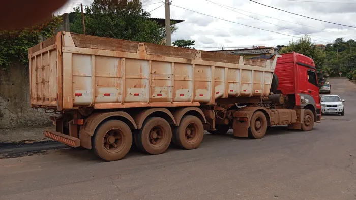 Vendo ou troco por moto ou carrocarreta Rosset,com pneus e lona,valor 40000 