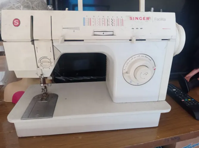 Vendo máquina de costura