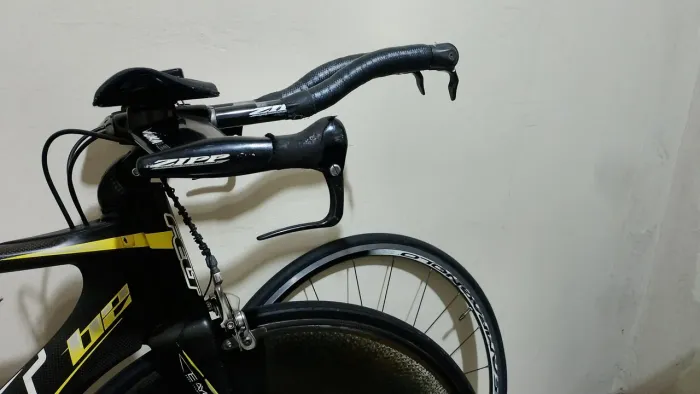 Vende se bicicleta speed,Felt carbono 54 com rodas Zipp 1080 tubulares.
