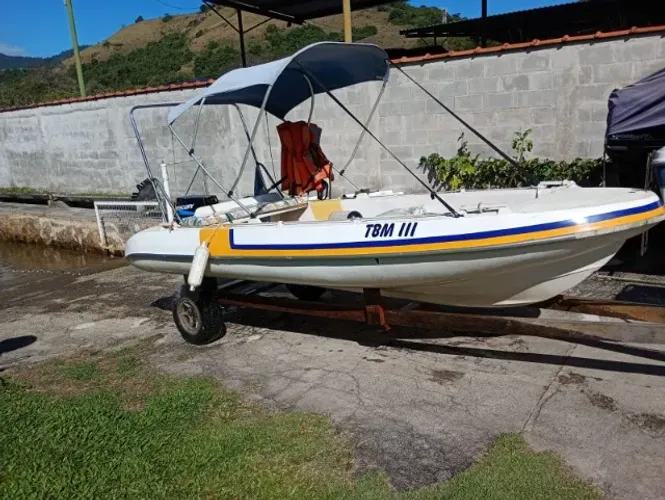 Lancha Estanque 4,68m Motor Mercury25HP Partida Elétrica