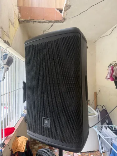JBL EON 715