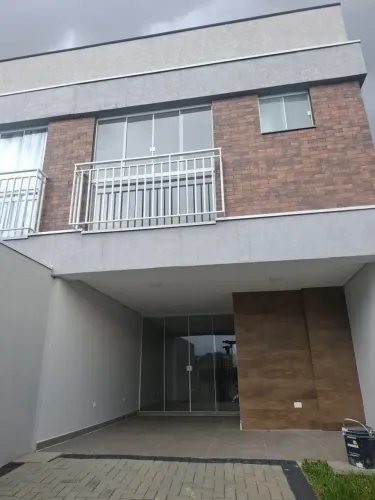 Sobrado para venda tem 105 metros quadrados com 3 quartos em São Braz - Curitiba - PR