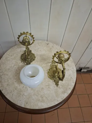 Par de arandelas bronze com 1 tulipa, fiação ok