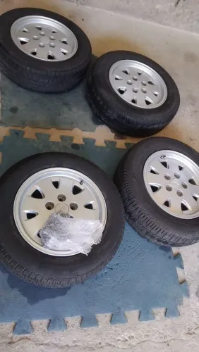 Rodas opala ler o anúncio
